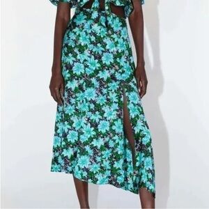 ZARA GREEN BLUE BLACK FLORAL PATTERN SILKY SLIT SKIRT WOMENS Size MEDIUM M